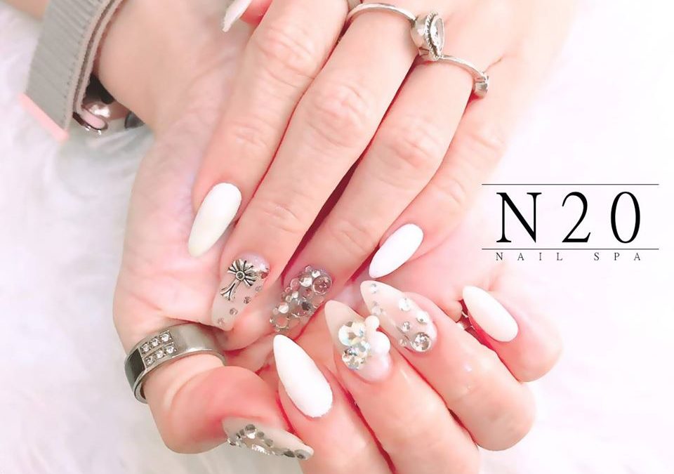 3D Nail Art Design: White Bejewelled Almond Nails